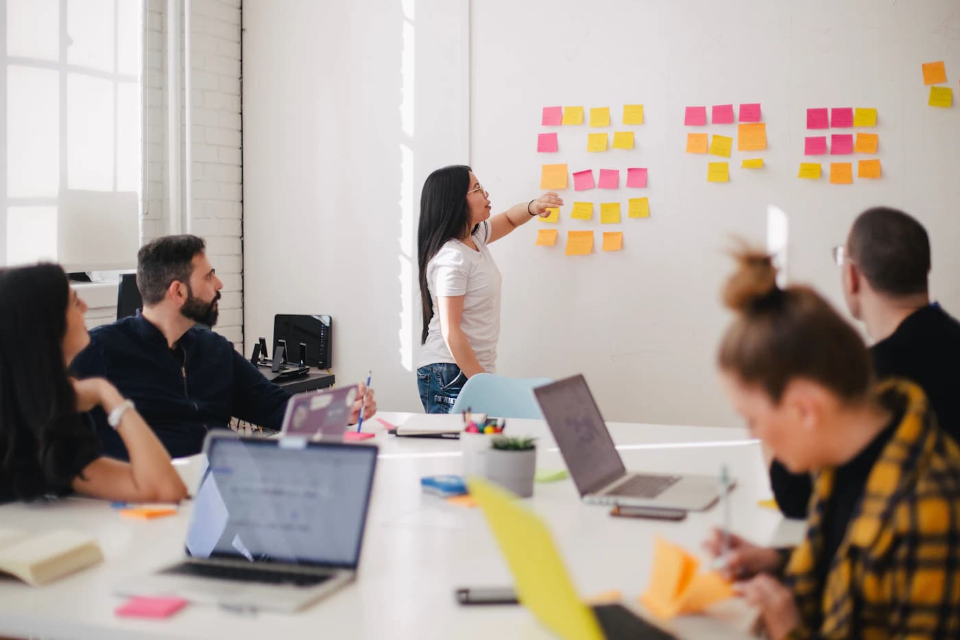 Team aligning on the next project brief
